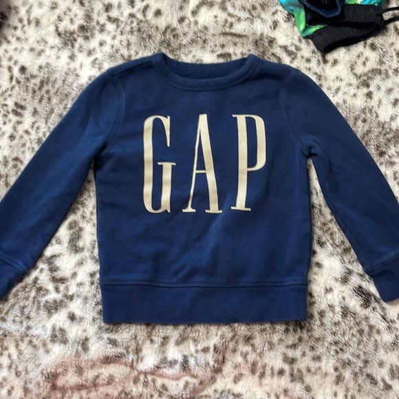 GAP Other - Kids extra small gap sweat shirt